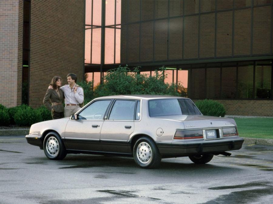  Pontiac 6000 STE 1983 года  (фото 2 из 14)